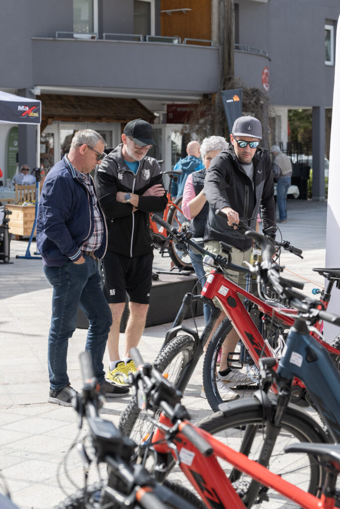 2025-04-12 Bikeevent Fotografin: Sun Designs Fotografie (7) Fahrradausstellung