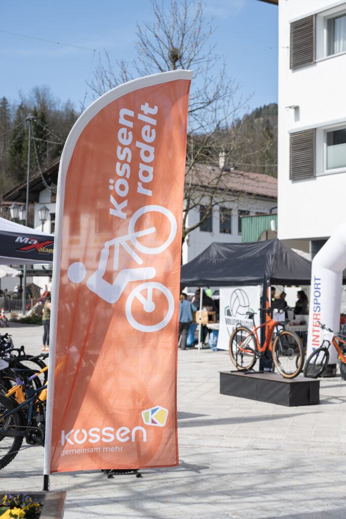 2025-04-12 Bikeevent Fotografin: Sun Designs Fotografie (9) Kössen radelt
